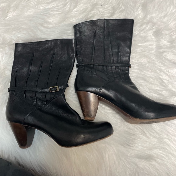 | Frye | Lisa Pleated Leather Boots. Size 8.5. - Picture 2 of 5